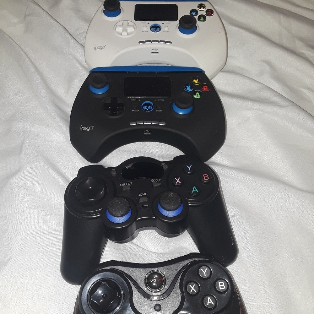 4 ipega Bluetooth controllers